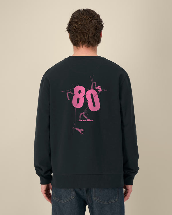 Felpa girocollo BUMA X BRAGHE colore Nero vista da dietro, con stampa rosa 80's e scritta Like no Other