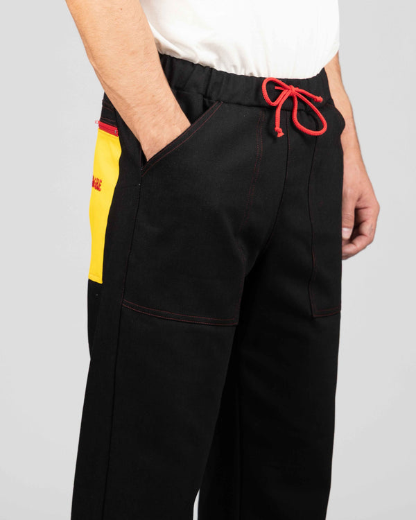 Dettaglio della coulisse rossa e delle impunture rosse dei pantaloni CEREDO Limited Edition