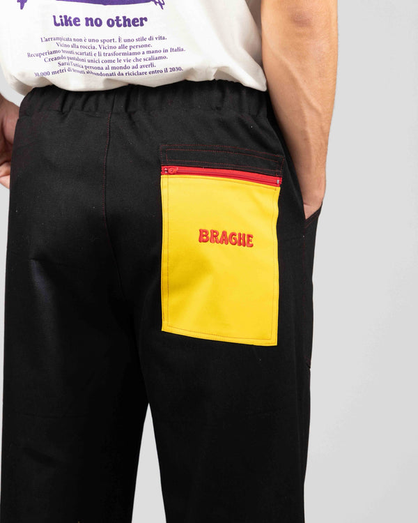 Dettaglio della tasca posteriore gialla con zip rossa e logo Braghe dei pantaloni CEREDO Limited Edition
