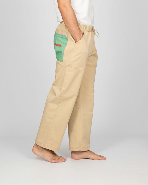 Pantaloni LO SPECCHIO Limited Edition vista laterale, beige con tasca verde