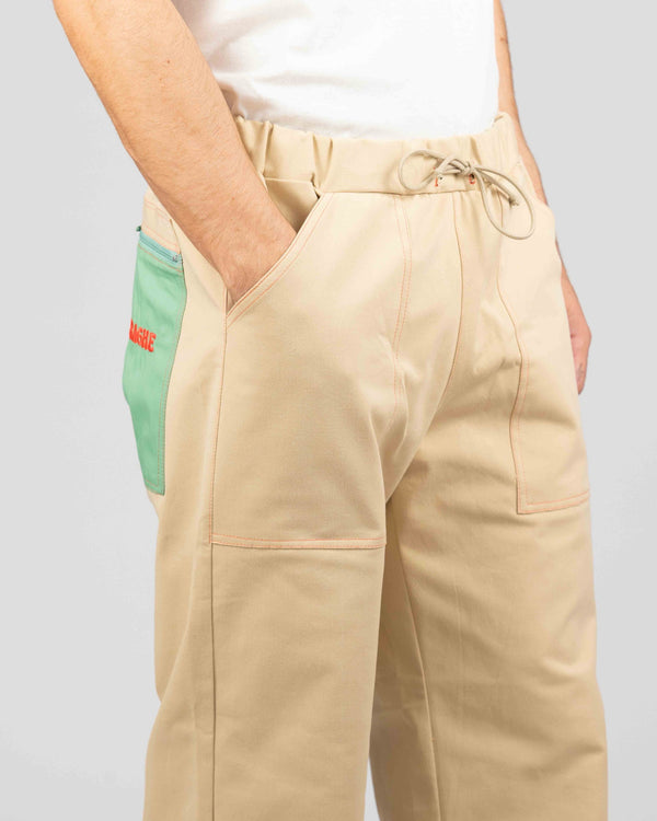 Dettaglio di vita, coulisse e tasche frontali dei pantaloni LO SPECCHIO Limited Edition